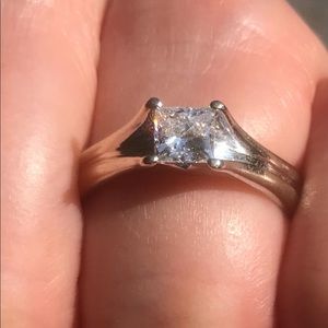 Princess cut natural diamond ring
